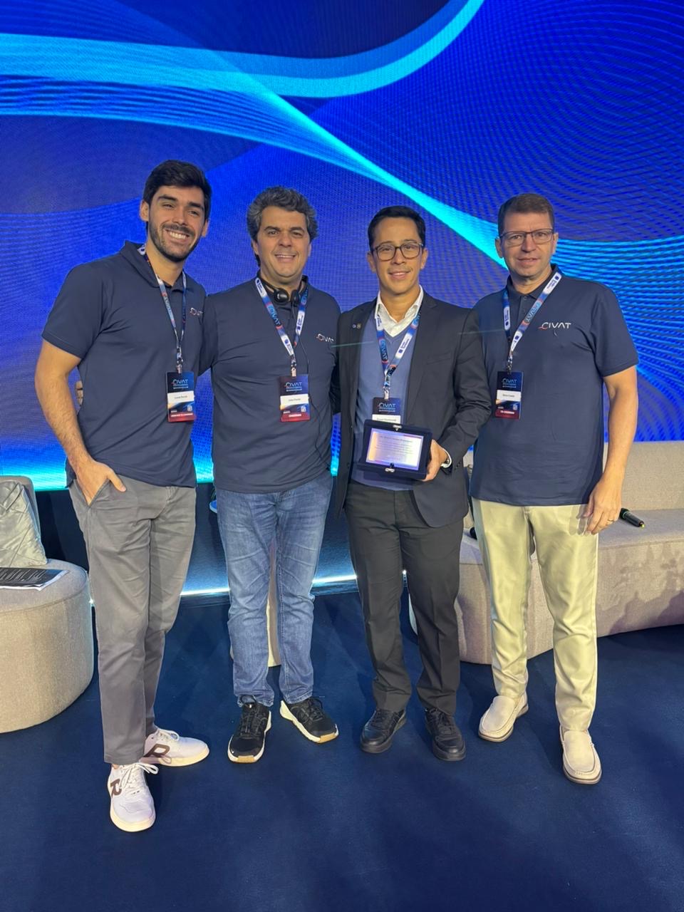Dr. Daniel Drummond com colegas cirurgiões vasculares no CIVAT 2026, no Rio de Janeiro
